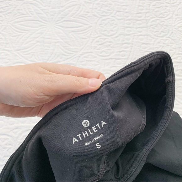 Athleta Women’s Chaturanaga Capri Crop Leggings (21" Inseam), Black - Picture 6 of 7